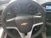 Bán ô tô Chevrolet Cruze năm sản xuất 2017, màu bạc xe gia đình