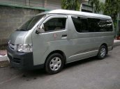 Bán Toyota Hiace 2010, màu bạc, nhập khẩu số sàn, giá tốt