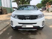 Cần bán lại xe Kia Sorento 2.4AT năm sản xuất 2017, màu trắng, giá tốt