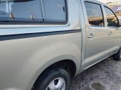 Cần bán lại xe Toyota Hilux năm 2010, màu bạc, xe nhập