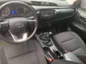 Bán Toyota Hilux năm 2017, màu đen, xe còn mới