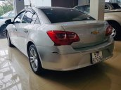 Bán ô tô Chevrolet Cruze năm sản xuất 2017, màu bạc xe gia đình