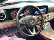 Bán gấp Mercedes E200 2019 màu đen chạy lướt cực mới