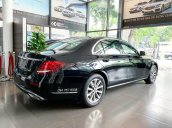 Bán gấp Mercedes E200 2019 màu đen chạy lướt cực mới