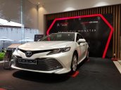 Cần bán xe Toyota Camry sản xuất năm 2021, màu trắng, giao ngay