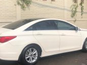 Cần bán Hyundai Sonata năm sản xuất 2010, màu trắng, xe nhập