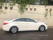 Cần bán Hyundai Sonata năm sản xuất 2010, màu trắng, xe nhập