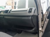 Cần bán Toyota Hiace bán tải 6 chỗ, máy dầu đời 2006, chạy được giờ cấm trong TP