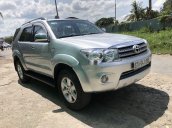 Cần bán gấp Toyota Fortuner đời 2009, màu bạc xe gia đình