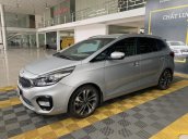 Bán Kia Rondo GAT 2.0AT màu bạc, số tự động, sản xuất 2018, biển Sài Gòn