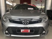 Cần bán gấp Toyota Camry năm sản xuất 2015, màu bạc