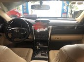 Cần bán gấp Toyota Camry năm sản xuất 2015, màu bạc