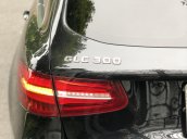 Cần bán xe Mercedes GLC300 4Matic AMG sản xuất 2016 xe gia đình dùng, màu đen