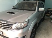 Bán Toyota Fortuner năm 2016, màu bạc xe gia đình