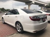 Cần bán Toyota Camry 2017, màu trắng, giá tốt