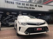 Cần bán Toyota Camry 2017, màu trắng, giá tốt