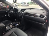 Cần bán Toyota Camry 2017, màu trắng, giá tốt
