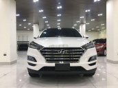 Bán Hyundai Tucson sản xuất 2019, màu trắng, xe giao ngay