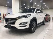Bán Hyundai Tucson sản xuất 2019, màu trắng, xe giao ngay