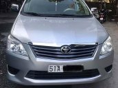 Bán Toyota Innova 2.0E sản xuất 2013, màu bạc, xe gia đình 