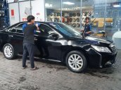 Bán xe Toyota Camry 2.0E năm 2014, màu đen chính chủ