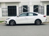 Cần bán gấp Kia Cerato 1.6MT đời 2019, màu trắng, giá 555Tr