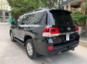 Bán xe Toyota Land Cruiser đời 2017, màu đen, xe nhập, chính chủ