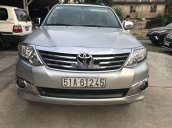 Cần bán lại xe Toyota Fortuner 2013, màu bạc xe gia đình, giá tốt