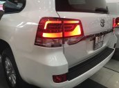 Cần bán xe Toyota Land Cruiser năm 2017, màu trắng còn mới