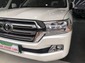 Cần bán xe Toyota Land Cruiser năm 2017, màu trắng còn mới