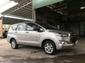 Cần bán xe Toyota Innova năm sản xuất 2017, màu bạc xe còn nguyên bản