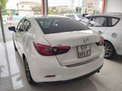 Cần bán gấp Mazda 2 sản xuất 2016, màu trắng chính chủ, giá 465tr xe nguyên bản