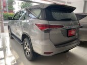 Bán Toyota Fortuner 4X2AT đời 2017, màu xám còn mới