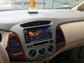 Cần bán Toyota Innova đời 2006, màu bạc, số sàn