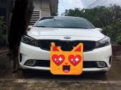 Cần bán gấp Kia Cerato đời 2017, màu trắng chính chủ giá cạnh tranh xe nguyên bản