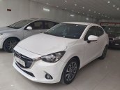 Cần bán gấp Mazda 2 sản xuất 2016, màu trắng chính chủ, giá 465tr xe nguyên bản