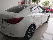 Cần bán gấp Mazda 2 sản xuất 2016, màu trắng chính chủ, giá 465tr xe nguyên bản