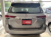 Bán Toyota Fortuner 4X2AT đời 2017, màu xám còn mới