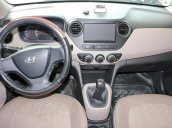 Bán Hyundai i10 Sedan 1.2 số sàn 2018, màu trắng lướt nhẹ 2 vạn