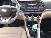 Cần bán Hyundai Elantra 1.6 MT đời 2019, màu bạc