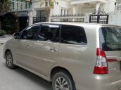 Cần bán Toyota Innova E 2015, màu vàng số sàn