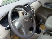 Cần bán Toyota Innova E 2015, màu vàng số sàn