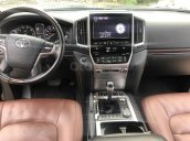 Cần bán xe Toyota Land Cruiser 5.7V8 xuất Mỹ model 2017 tên công ty xe siêu đẹp. LH: Mr Đình 0904927272