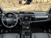 Cần bán Toyota Hilux năm sản xuất 2019, màu trắng, nhập khẩu nguyên chiếc
