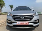 Cần bán Hyundai Santa Fe 2017 diesel 2.2L hai cầu, màu bạc tại TP. HCM