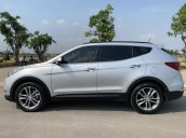 Cần bán Hyundai Santa Fe 2017 diesel 2.2L hai cầu, màu bạc tại TP. HCM