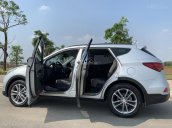 Cần bán Hyundai Santa Fe 2017 diesel 2.2L hai cầu, màu bạc tại TP. HCM