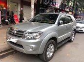 Bán xe Toyota Fortuner sản xuất 2011, màu bạc chính chủ