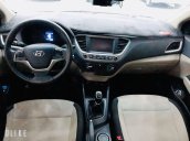 Bán Hyundai Accent đời 2018, màu trắng còn mới 