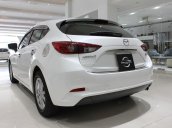 Chính chủ cần bán Mazda 3 2017 bản hatchback màu trắng, số tự động, full option